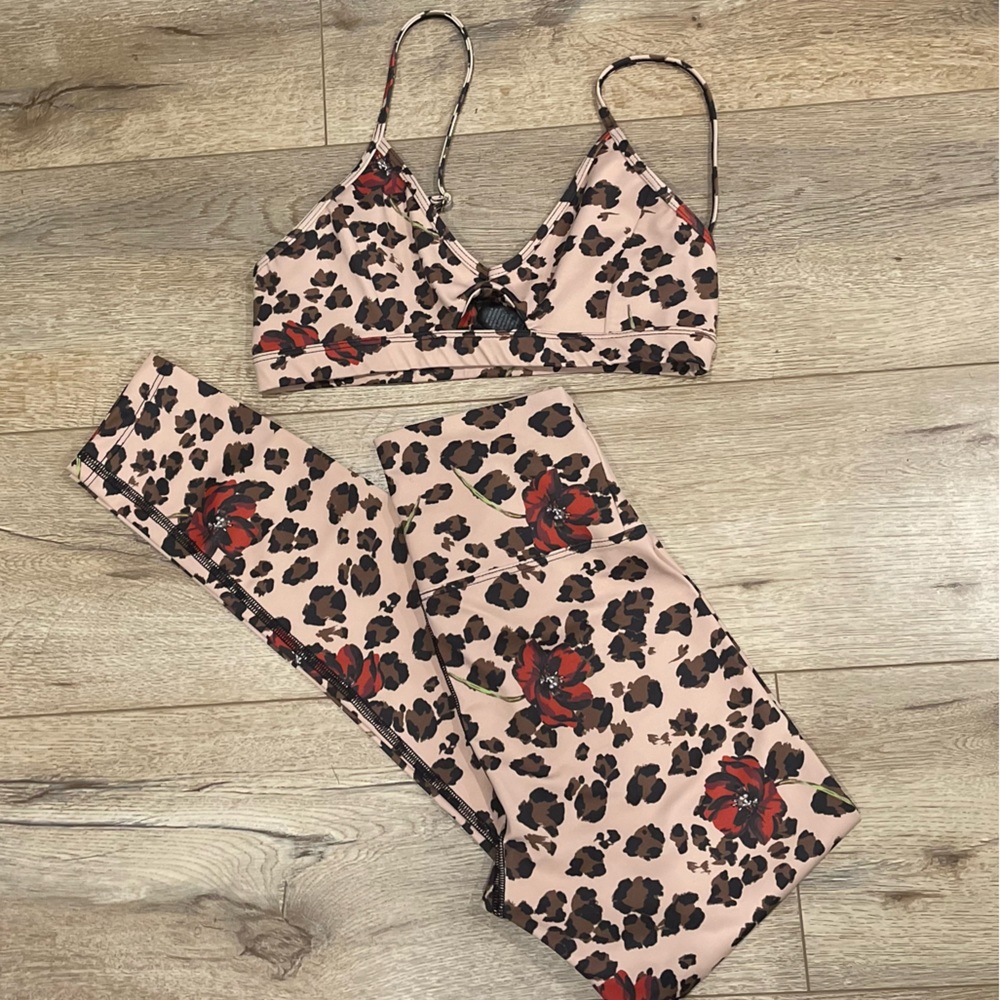 BEACH RIOT Top & Leggings